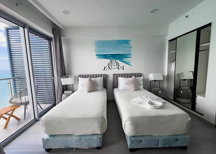 Boardwalks - A Sky Harbour Oceanfront Twin 4*